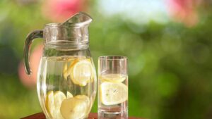 1 ay boyunca limonlu su içerseniz. Vücuda etkisi inanılmaz!