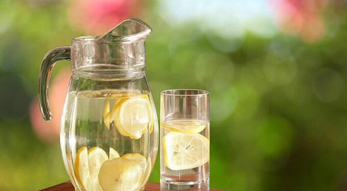 1 ay boyunca limonlu su içerseniz. Vücuda etkisi inanılmaz!