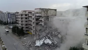 Deprem bölgesindeki 11 ilde elektrik ve doğal gaz borçları silinecek