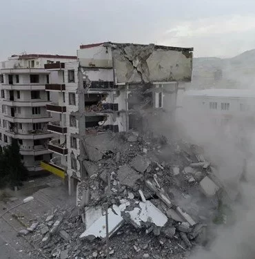 Deprem bölgesindeki 11 ilde elektrik ve doğal gaz borçları silinecek