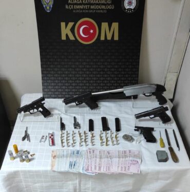 İzmir Polisinden Silah Satıcısına Darbe