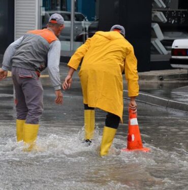 Meteoroloji 3 bölgeyi uyardı Gök gürültülü sağanak bekleniyor