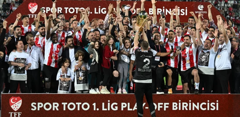son-dakika-super-lige-yukselen-son-takim-pendikspor-oldu-tzu6