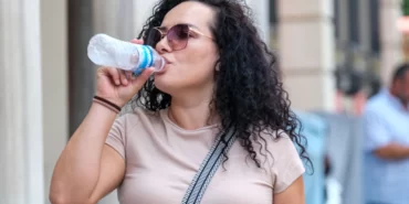 kilo-alinmasina-sebep-oluyor-sicak-havalarda-su-tuketimine-dikkat-ZFyF