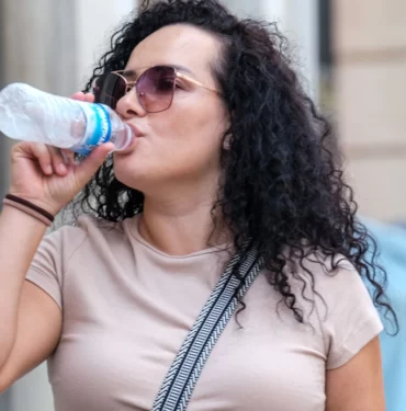 kilo-alinmasina-sebep-oluyor-sicak-havalarda-su-tuketimine-dikkat-ZFyF