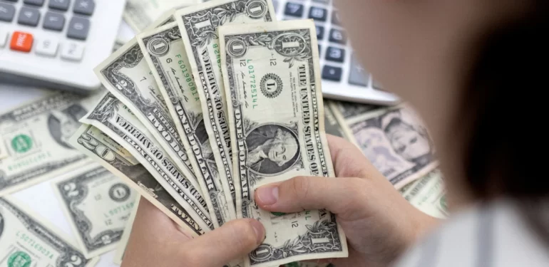 kur-korumali-mevduattaki-birikim-artmaya-devam-ediyor-KkQ5