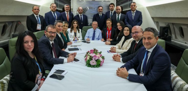 Cumhurbaşkanı Erdoğan'dan memur ve emekli maaş zamlarına ilişkin açıklama 1 BrMbB6-1ukaUwmGAA7N43g.jpg