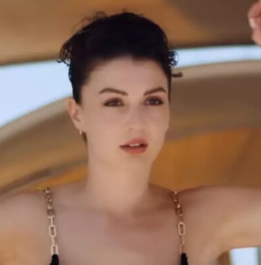 Burcu Özberk dekolteyi arşa çıkardı, sosyal medya hayran kaldı! 9 burcu-ozberk-dekolteyi-arsa-cikardi-sosyal-medya-hayran-kaldi-seni_36d0b189.jpg