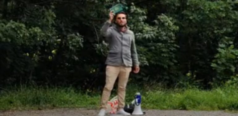 İsveç'te İran Büyükelçiliği önünde provokatif saldırı: Kur'an-ı Kerim hedef alındı 6 isvecte-iran-buyukelciligi-onunde-provokatif-saldiri-kuran-i_f6c83179.jpg