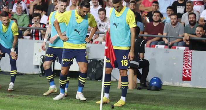 Fenerbahçe maçında ilginç görüntüler: Sahaya fare girdi 6 samsunspor-fenerbahce-macinda-ilginc-goruntuler-sahaya-fare-girdi_3dacd432.jpg