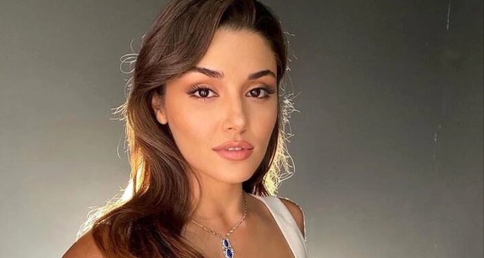 Hande Erçel evinde poz verdi. Hayranlarını büyüledi... 6 yeni-haber-basligi_74d99942.jpg