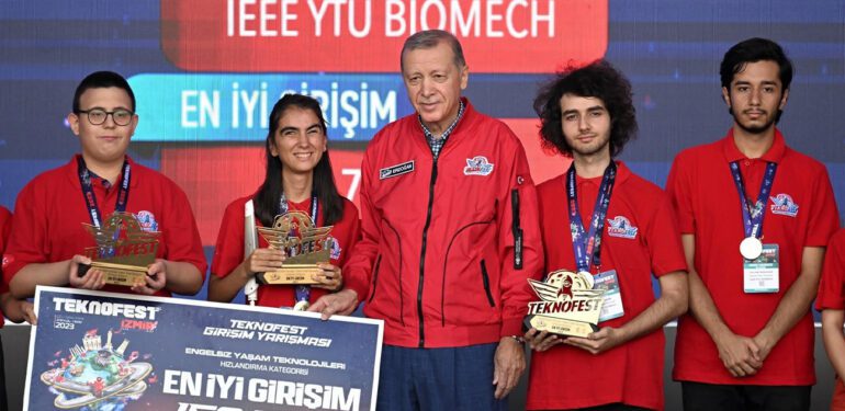 TEKNOFEST 2023 Izmir sampiyonu Bergama oldu