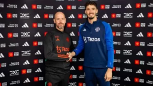 altay-bayindir-resmen-manchester-unitedda_19c1e997