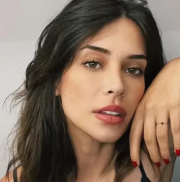 devrim-ozkanin-dekoltesi-sosyal-medyayi-costurdu-kullanicilar-akin_d9b60636__w1200xh675