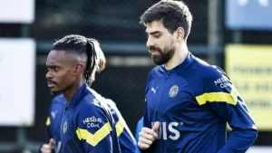 fenerbahcede-luan-peres-ve-lincoln-henrique-tff-listesine-yazilmadi_dc72f768__w1200xh675