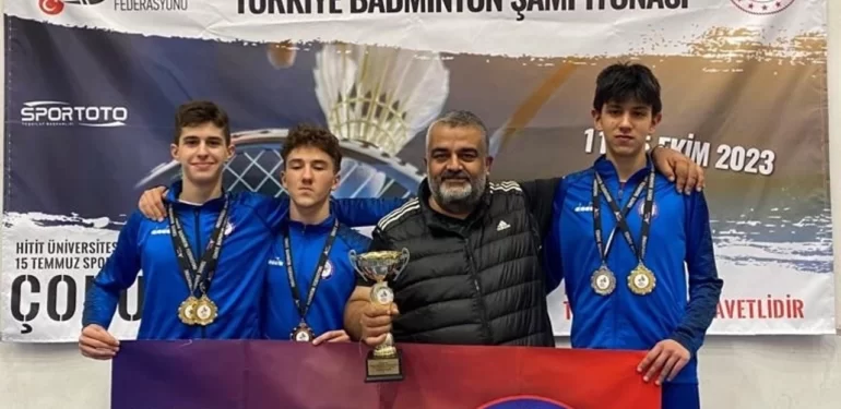 bergama-belediyesi-badminton-takimi