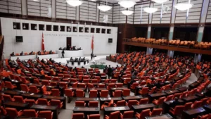 konut-kiralari-emeklilere-5-bin-tl-odeme-kentsel-donusum-tbmmde-bu-hafta-gundem-yogun-ar4u