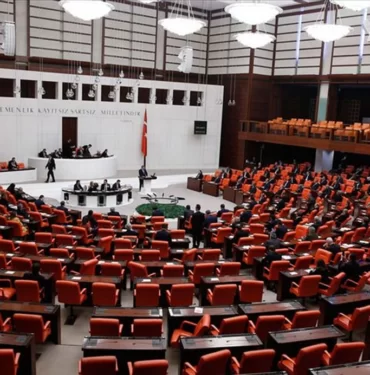 TBMM'de bu hafta gündem yoğun: Konut kiraları, emeklilere 5 bin TL ödeme, kentsel dönüşüm 8 konut-kiralari-emeklilere-5-bin-tl-odeme-kentsel-donusum-tbmmde-bu-hafta-gundem-yogun-ar4u