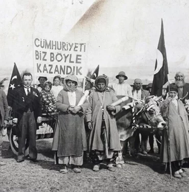 tarihe-damga-vuran-fotografinin-hikayesi-cumhuriyeti-biz-boyle-kazandik-eqmn