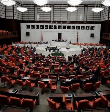 Evleneceklere 2 yıl geri ödemesiz kredi Meclis'te 5 ZoO2kqeyd06xV-WiacicBA.jpg