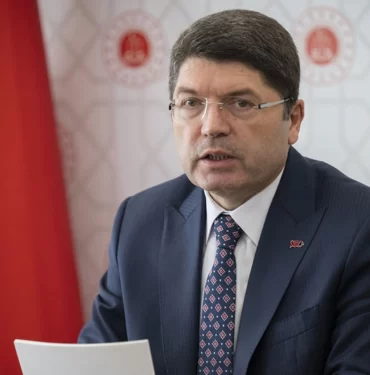 son-dakika-bakan-tunctan-yargitay-aym-krizi-aciklamasi-yargida-ast-ust-yok-sorunun-cozumu-icin-yeni-anayasa-yapmaliyiz-j8is
