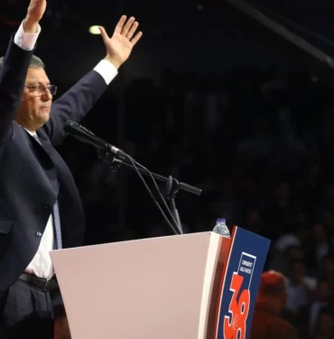 CHP'nin yeni genel başkanı Özgür Özel 4 son-dakika-chpnin-yeni-genel-baskani-ozgur-ozel-qrwg