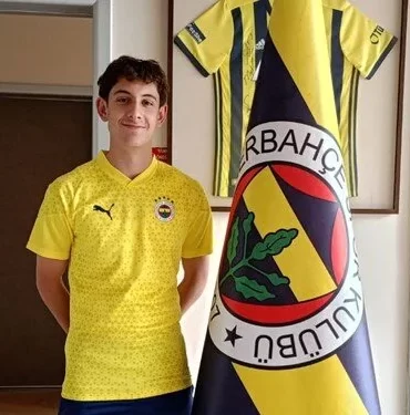 Birçok Avrupa kulübü peşindeydi, Fenerbahçe'ye transfer oldu! Yiğit Evin kimdir? 8 tD2PhZmN2kGUybYsNwuJfg