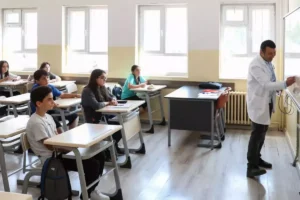 1 OCAK PAZARTESİ OKULLAR TATİL Mİ YARIM GÜN MÜ Yılbaşı tatili kaç gün olacak, ne zaman başlıyor İşte 2024 yeni yıl tatil tarihleri