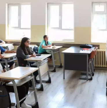 1 OCAK PAZARTESİ OKULLAR TATİL Mİ YARIM GÜN MÜ Yılbaşı tatili kaç gün olacak, ne zaman başlıyor İşte 2024 yeni yıl tatil tarihleri