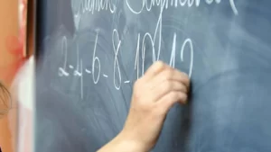 ogretmenlerin-alan-degisikligi-basvuru-ve-atama-tarihleri-aciklandi