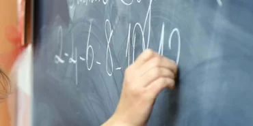 ogretmenlerin-alan-degisikligi-basvuru-ve-atama-tarihleri-aciklandi