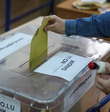 son-dakika-karar-resmi-gazetede-ysknin-secim-kararlarina-gore-32-ilde-oy-kullanma-saatleri-degisti