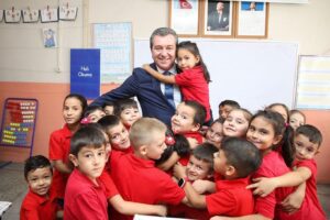 BERGAMA BELEDİYESİNDEN İLÇE GENELİNDEKİ TÜM ÖĞRENCİLERE DESTEK