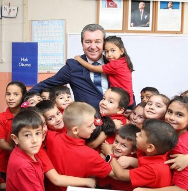 BERGAMA BELEDİYESİNDEN İLÇE GENELİNDEKİ TÜM ÖĞRENCİLERE DESTEK