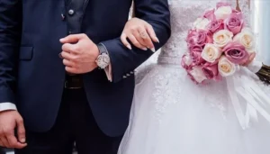 AYM'nin kararı yürürlükte Evli kadınlar kendi soyadlarını kullanabilecek