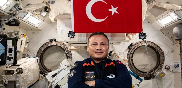 Astronot Alper Gezeravcı uzayda nasıl zaman geçirdiğini anlattı
