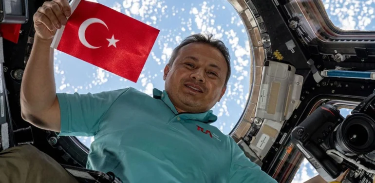turkiyenin-ilk-astronotu-alper-gezeravcinin-uzay-yolculugu-sona-eriyor