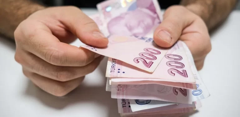 En düşük emekli maaşı alanları için yeni formül 17 bin 2 liraya yükseltilecek