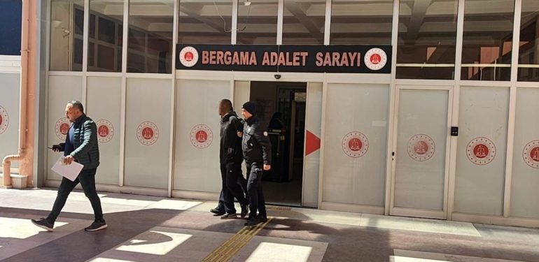 BERGAMA'DA ARAÇ KUNDAKLAYAN ŞAHIS TUTUKLANDI