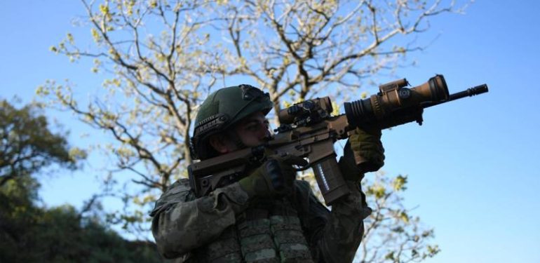 Irak'ın kuzeyinde 12 terörist etkisiz hale getirildi 1 terorle-mucadele-tcsavunma-518844